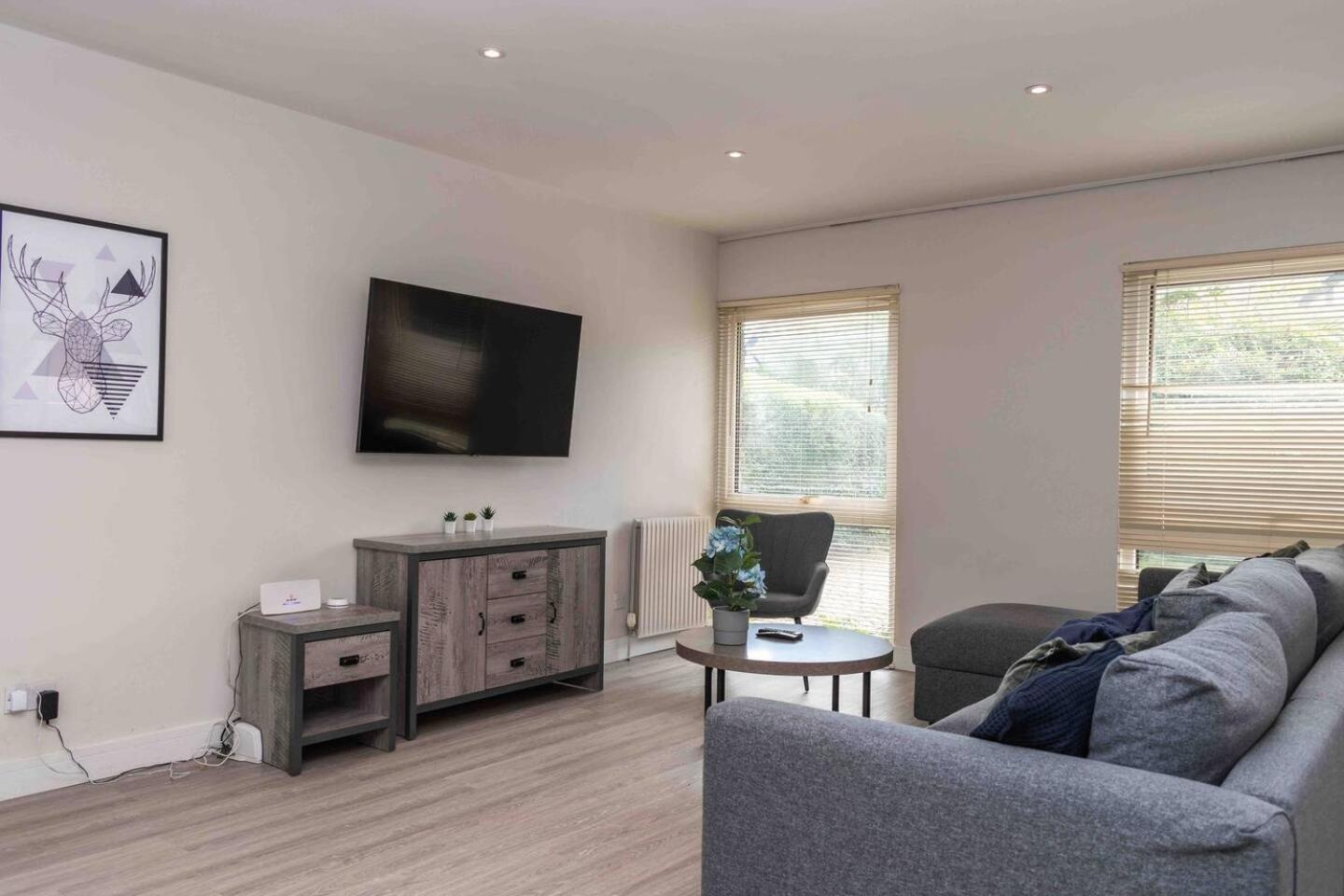 3 Bedroom Bungalow Close To Peak District With Garden 谢菲尔德 外观 照片