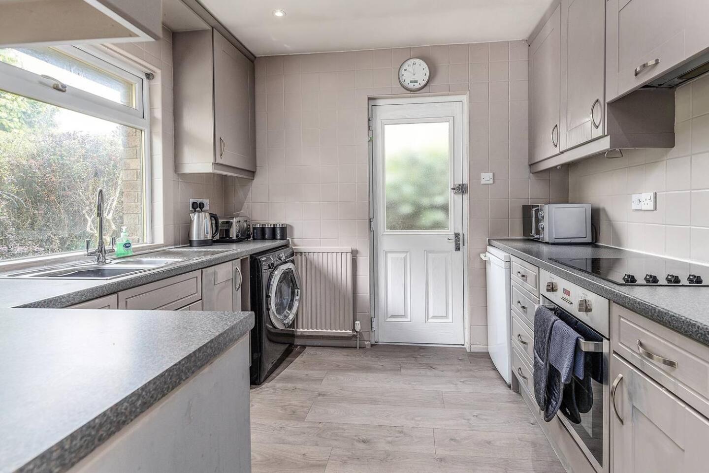 3 Bedroom Bungalow Close To Peak District With Garden 谢菲尔德 外观 照片