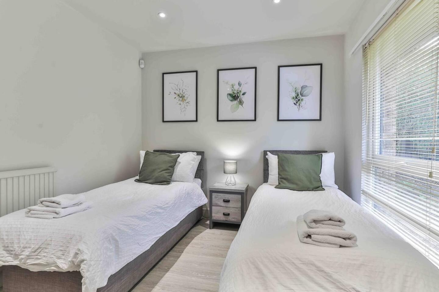 3 Bedroom Bungalow Close To Peak District With Garden 谢菲尔德 外观 照片